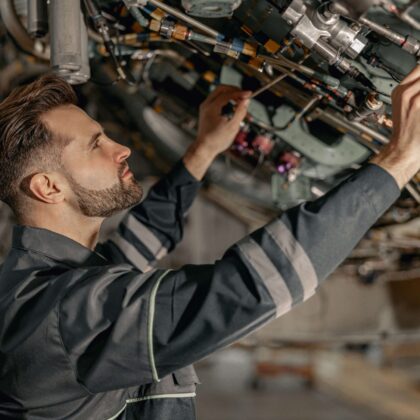 Aircraft Mechanical Assembly (English and French)